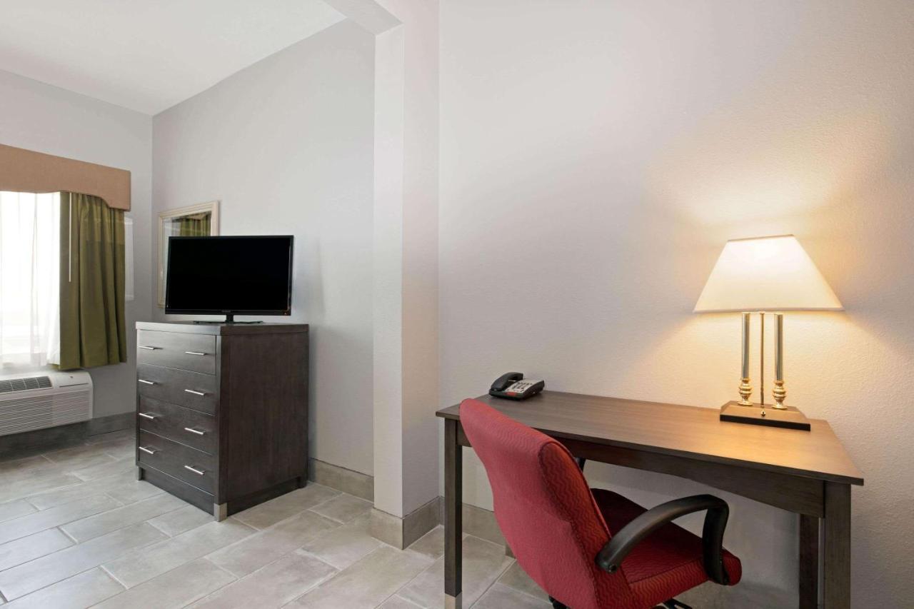 La Quinta By Wyndham Omaha Airport Downtown Otel Carter Lake Dış mekan fotoğraf