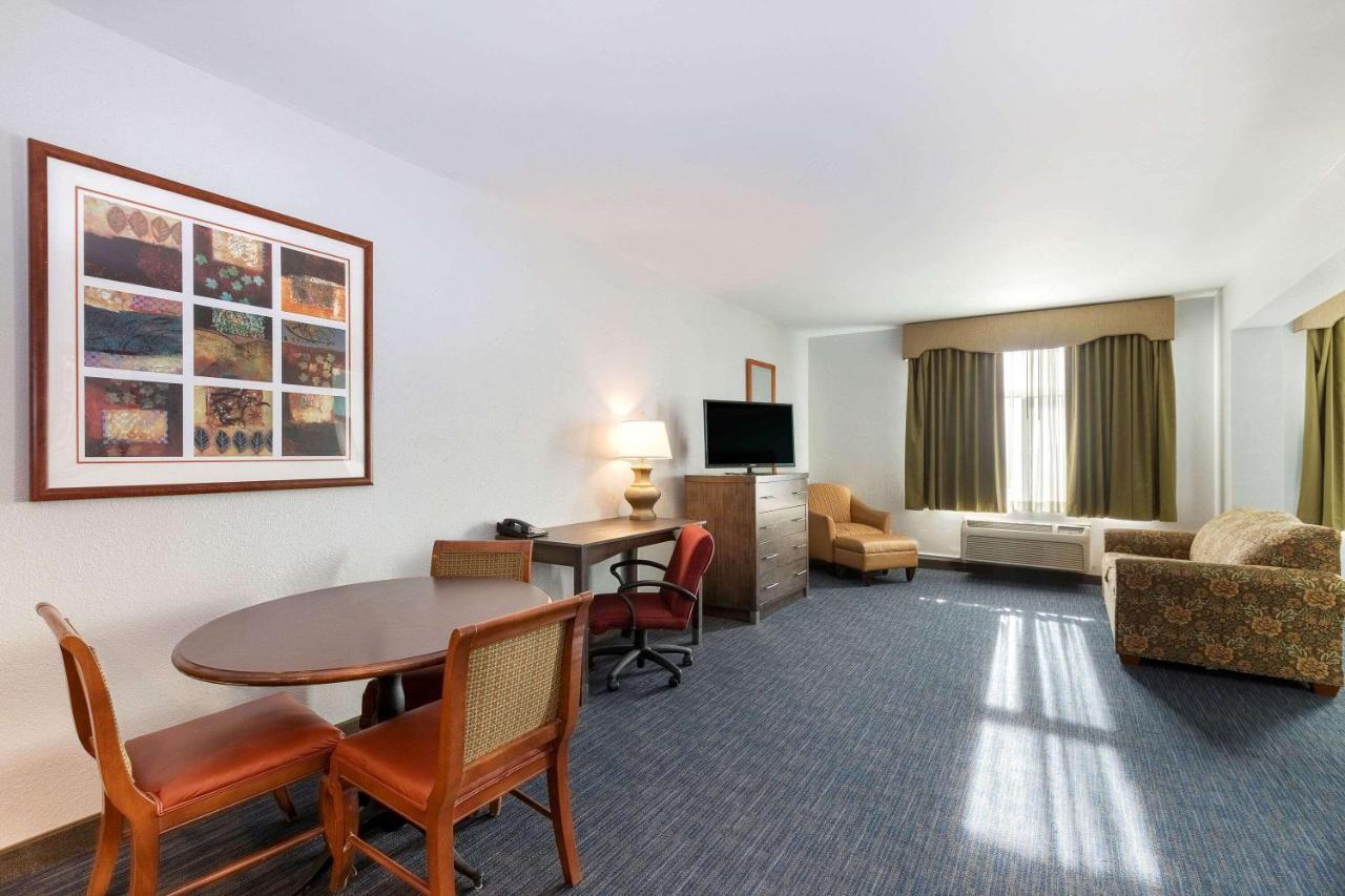 La Quinta By Wyndham Omaha Airport Downtown Otel Carter Lake Dış mekan fotoğraf