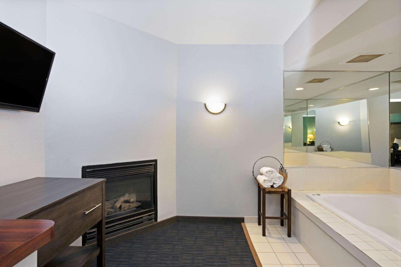 La Quinta By Wyndham Omaha Airport Downtown Otel Carter Lake Dış mekan fotoğraf